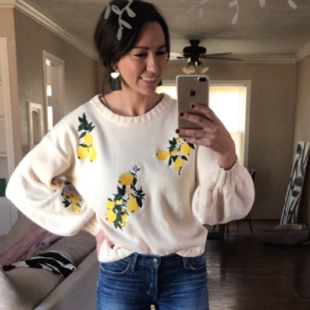 Embroidered lemon sweater with balloon sleeves